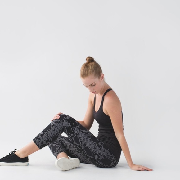 lululemon athletica Pants - LULULEMON Hi-Rise Wunder Under Snake Leggings